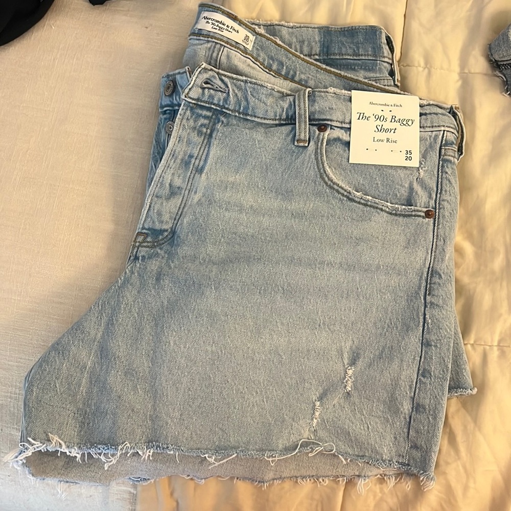 NWT Abercrombie & Fitch 90s baggy short (low rise).